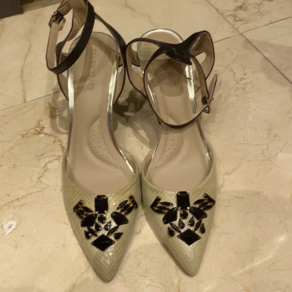Pristine Condition Ellen Tracy Pumps
